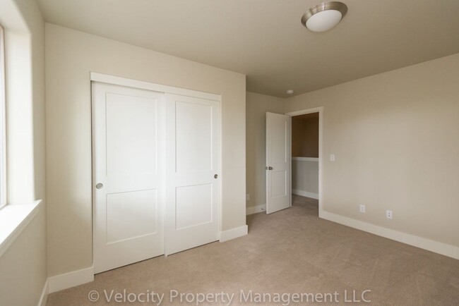 Building Photo - Beautiful Townhome For Lease!