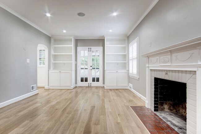 Building Photo - Updated 4 BD, 3.5 BA Stately Colonial on Kalmia RD in NW DC!!