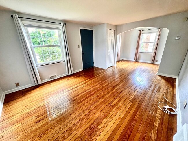 Building Photo - Sewickley - 3 Bedroom 2 Bathroom - Charmin...