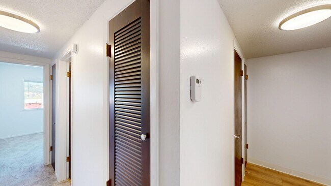 Building Photo - 823 Las Gallinas Ave
