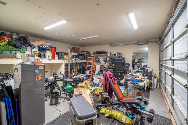 Garage lots of storage - 2703 Gates Ave