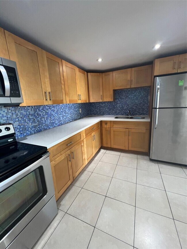 Building Photo - 13725 NE 6th Ave