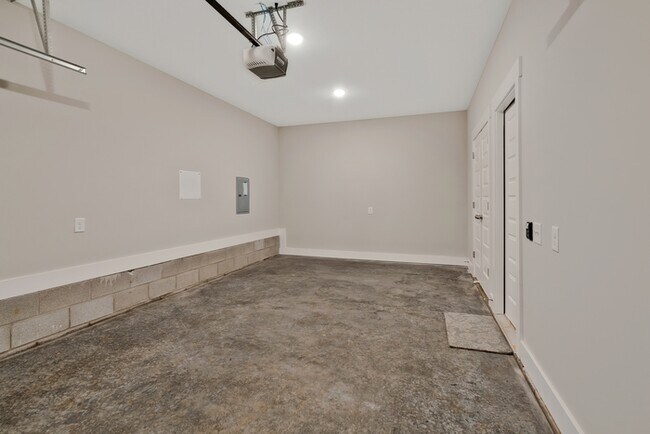 Building Photo - Unit #31 (166 Sango Rd)