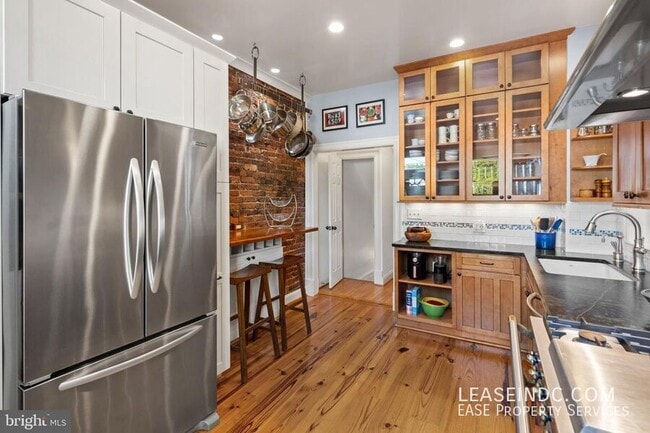 Building Photo - 260 15th St SE