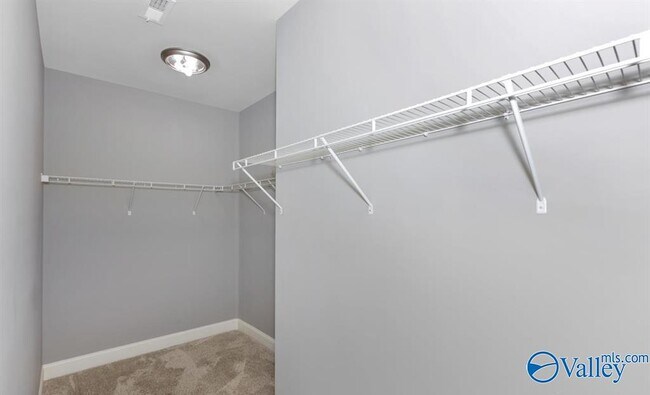 Building Photo - 138 Legacy Cove Dr SW