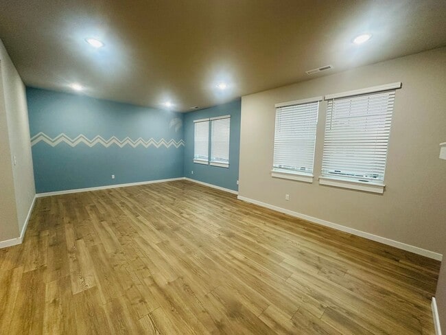 Building Photo - SHORT TERM LEASE OFFER - Newer 3-Story 3 Bedroom DR Horton Home in Lake Stickney/Everett -