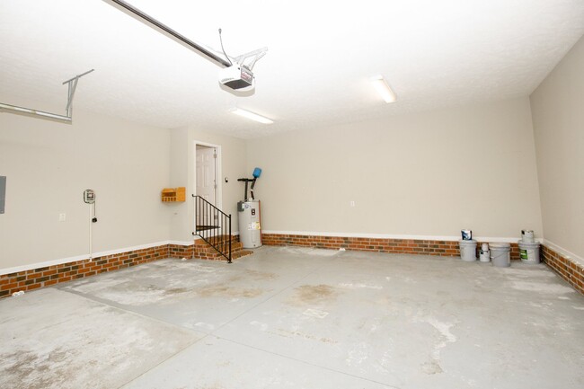 Building Photo - "Charming 4-Bedroom Home with Granite Coun...