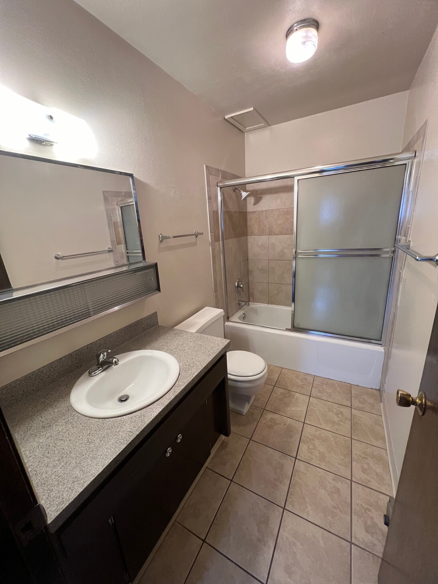 Building Photo - 304 S Pine St