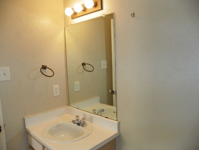 Building Photo - Welcome to this charming Centex home locat...