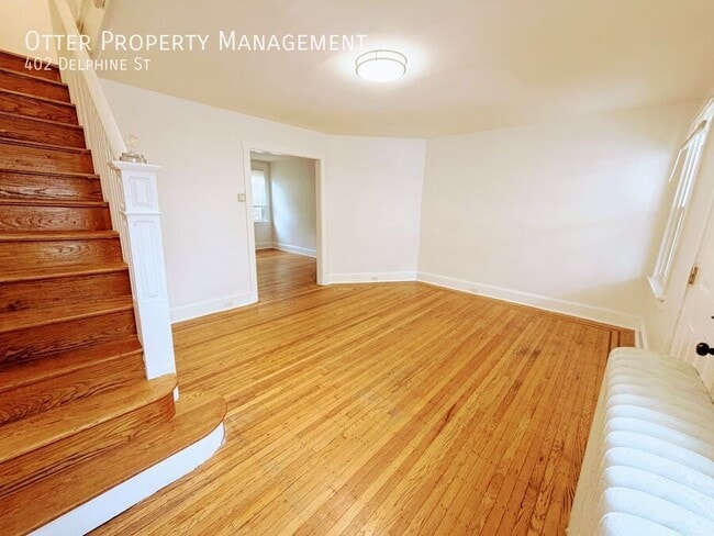 Building Photo - 402 Delphine St