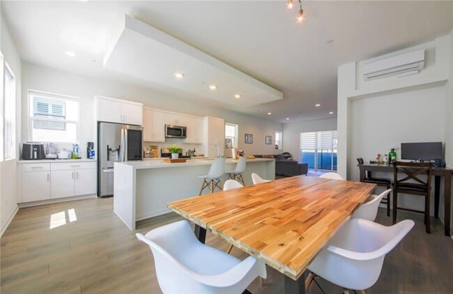 Building Photo - 430 W Central Ave