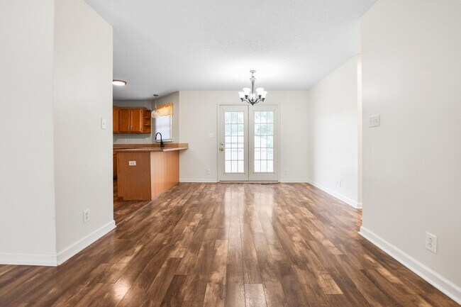 Building Photo - Three Bedroom in Sango!