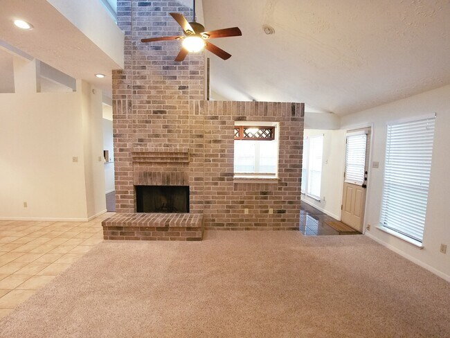 Building Photo - 2111 Echo Ridge