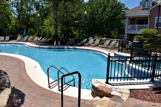 Building Photo - Resort Style Living @ Barrington Park - 2/...