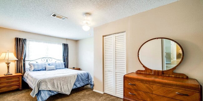 Building Photo - 20126 Suncrest Dr