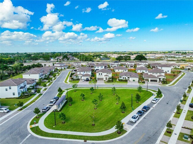 Building Photo - 2333 SE 28th St