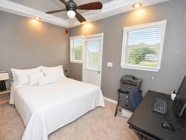 Building Photo - 201 6th St S