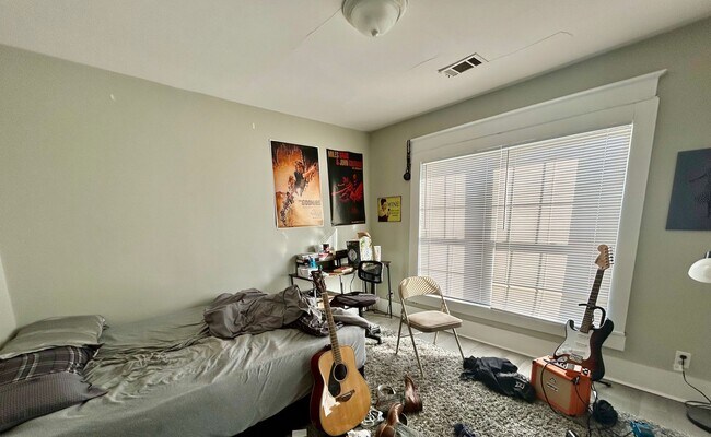 Building Photo - 5 Bedrooms for 2026-27 School Year