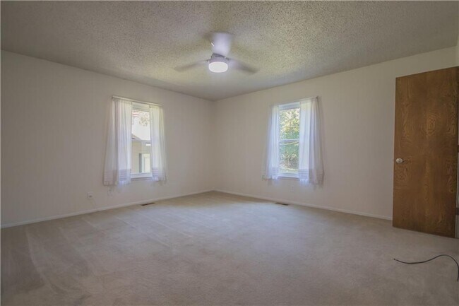 Building Photo - 403 S 37th St