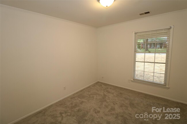 Building Photo - 7104 Lake Dr