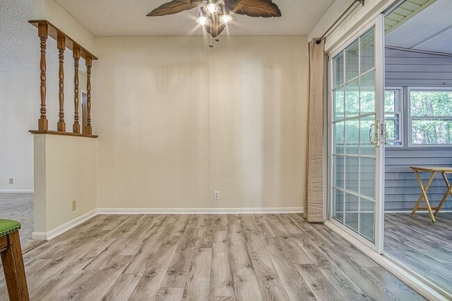 Building Photo - Central Hot Springs Village/Home/Unfurnished