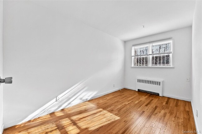 Building Photo - 200-04 39th Ave