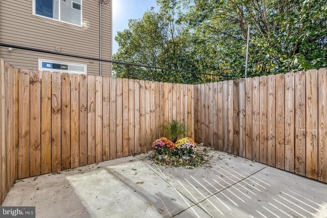 Building Photo - 2636 Latona St