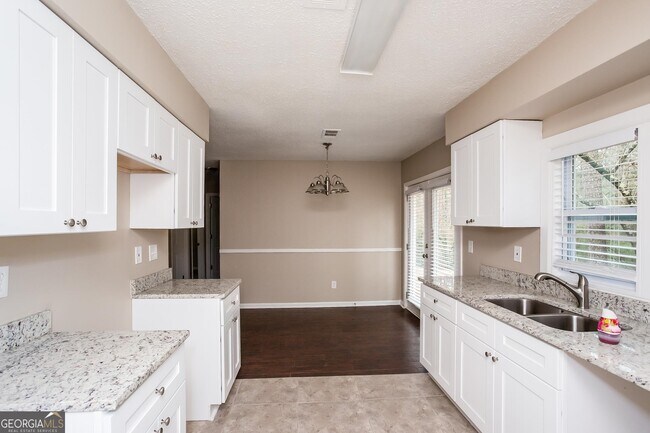 Building Photo - 141 Montego Cir