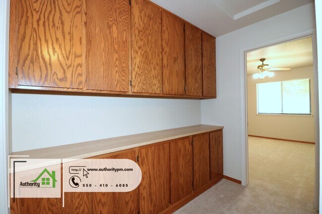 Building Photo - 1844 Breckenwood, Short Trip to the park. ...