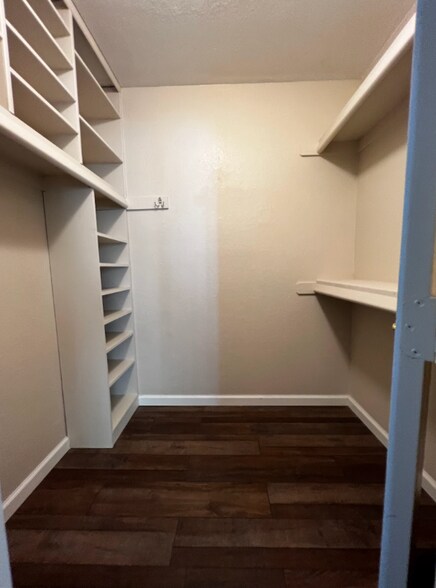 Building Photo - 4631 S Bayport Pl