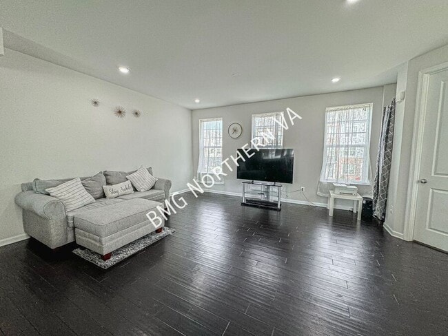 Building Photo - 42961 Running Creek Square