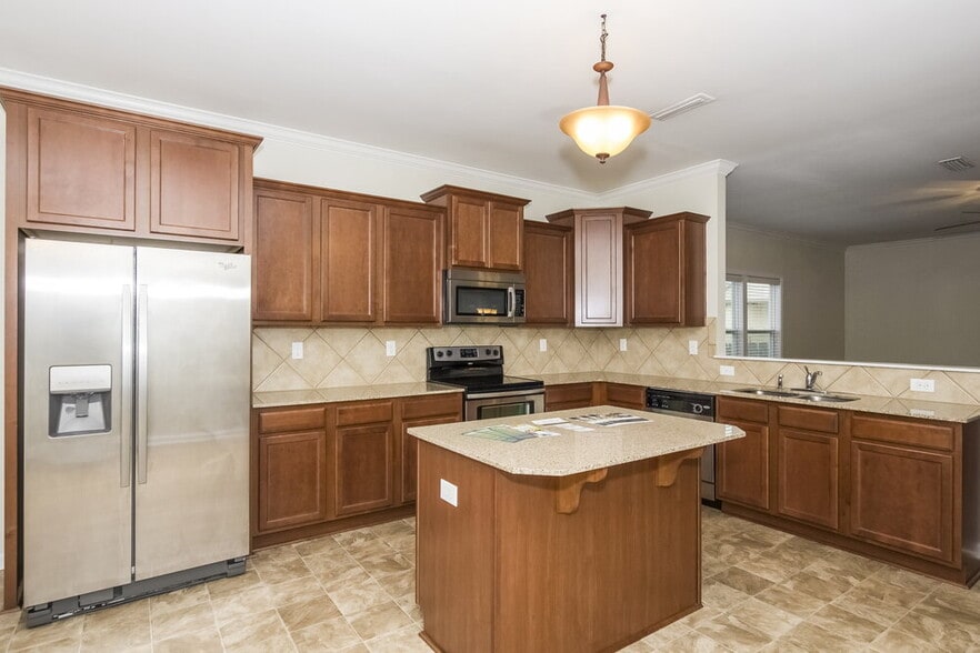Building Photo - 14416 Lake Crossing Dr
