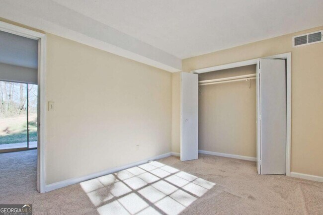 Building Photo - 3657 River Ridge Ct