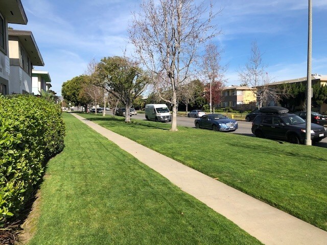 Walk down Barrington to Shopping - 3137 S Barrington Ave