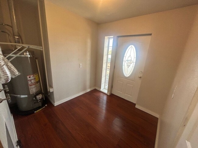Building Photo - 623 Roosevelt St