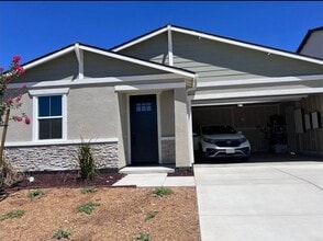 Building Photo - 402 Broadstone Ct