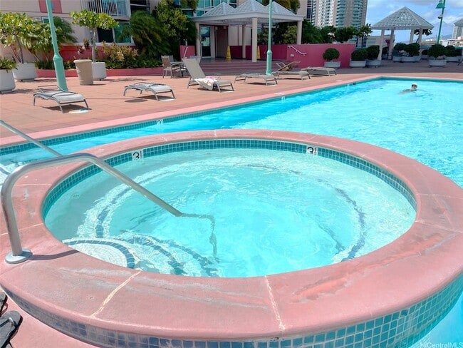 Building Photo - 801 S King St