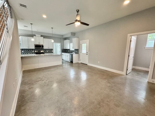 Building Photo - 6911 Meador Ave