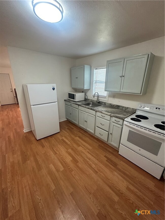 Building Photo - 810 S Cameron St