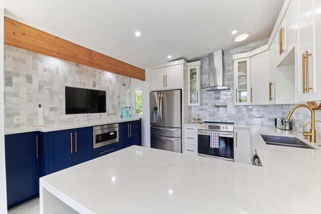 Building Photo - 8113 E Redwing Rd