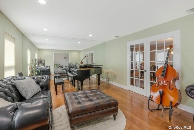 Building Photo - 2 Castle Ct