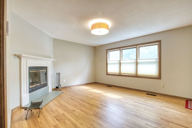 Building Photo - Spacious 2-Bedroom, 2-Story Apartment with Walk-Out Basement