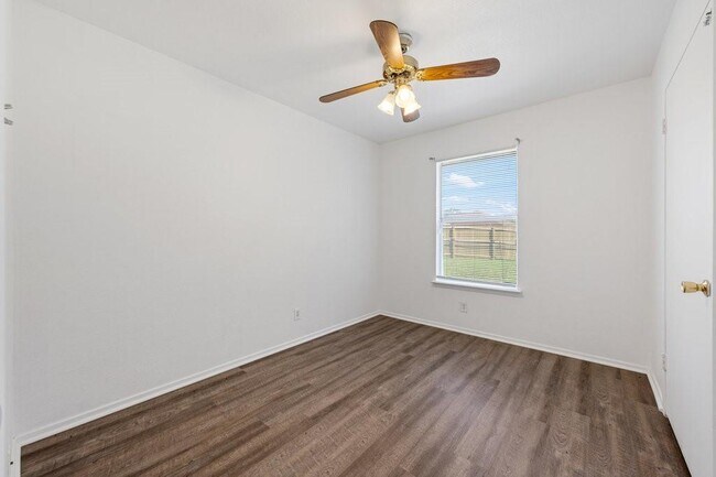 Building Photo - 4601 W Creek Cir