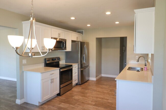 Building Photo - Modern Farmhouse