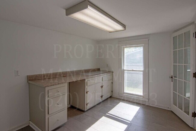 Building Photo - 4-Bedroom 2-Bathroom + Bonus Room