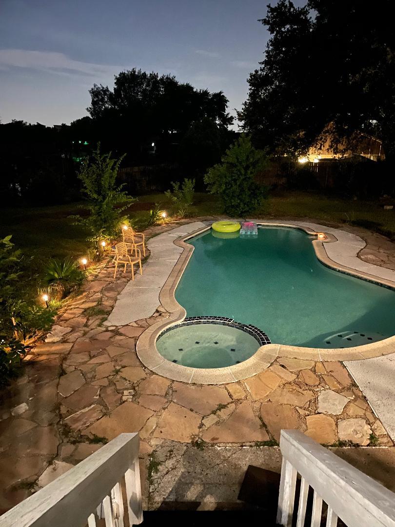 Building Photo - 204 Yaupon Dr