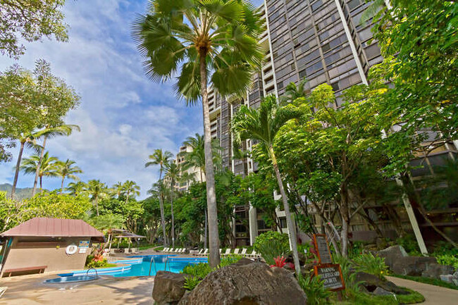 Building Photo - Hawaii Kai Luxury 2/2 with 2 parking!