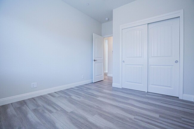 Building Photo - Beautiful 4 bed, 2 bath home AVAILABLE for...