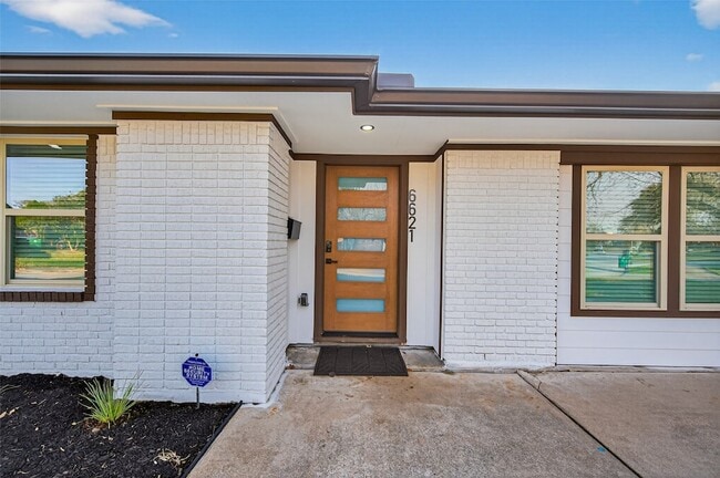 Building Photo - 6621 Jason St