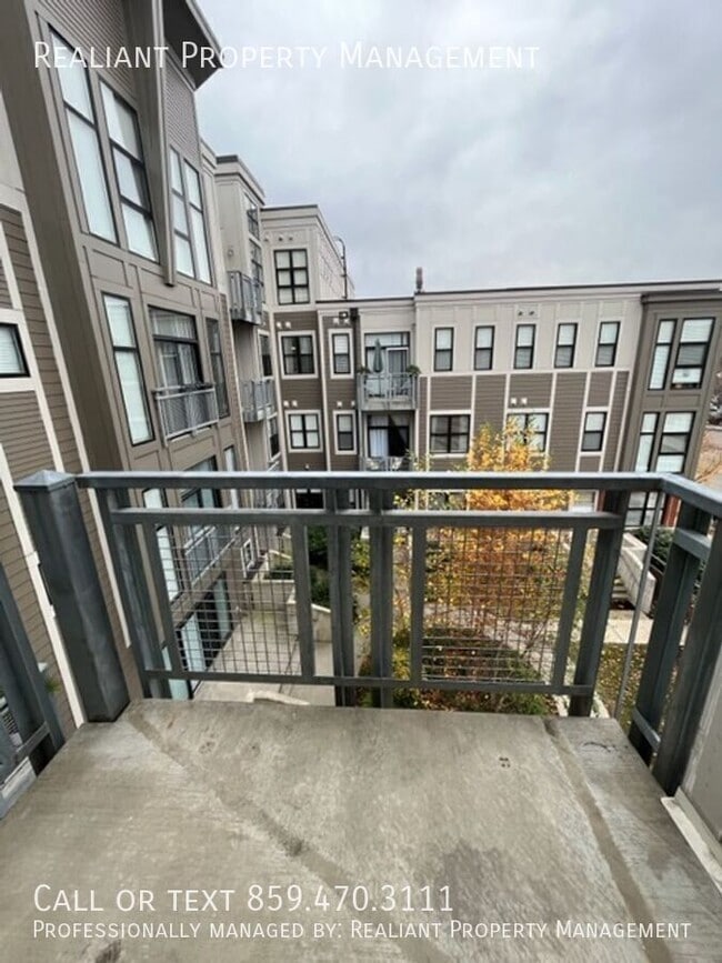 Building Photo - 650 S Mill St